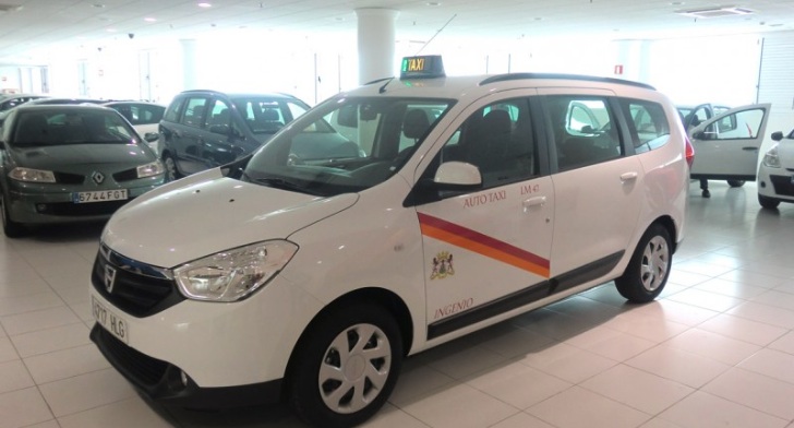 В Испении обнаружение первая Dacia Lodgy такси